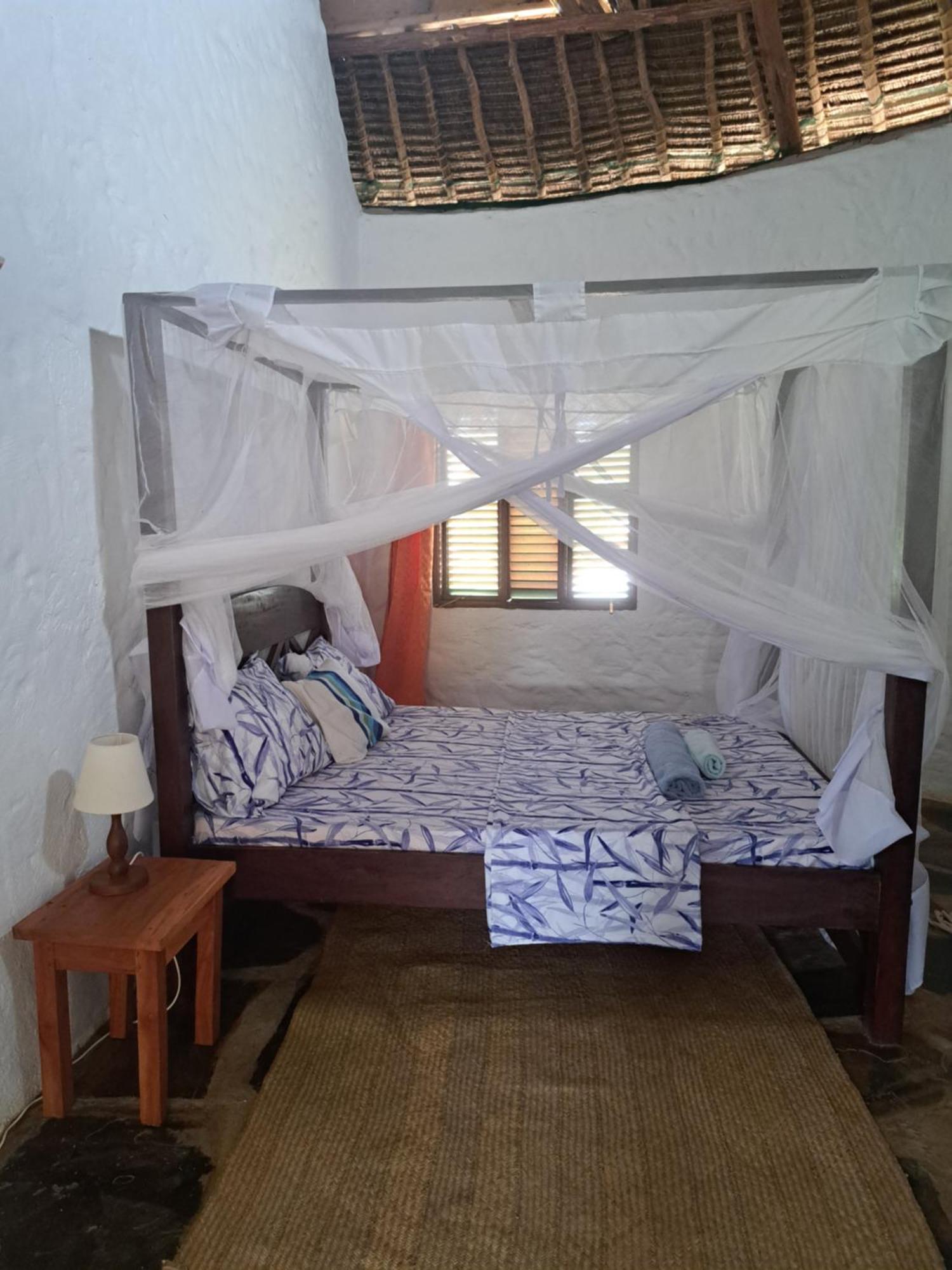 Diani Yoga Barn Panzió Ukunda Szoba fotó